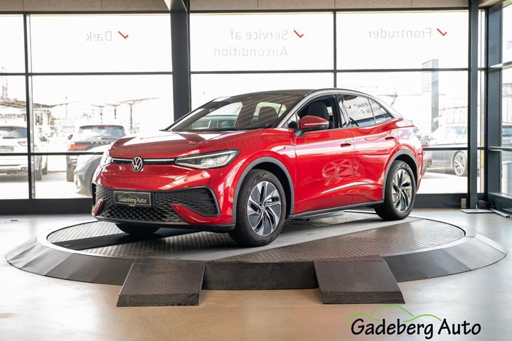 Rød VW ID.5 fra 2025 set udefra