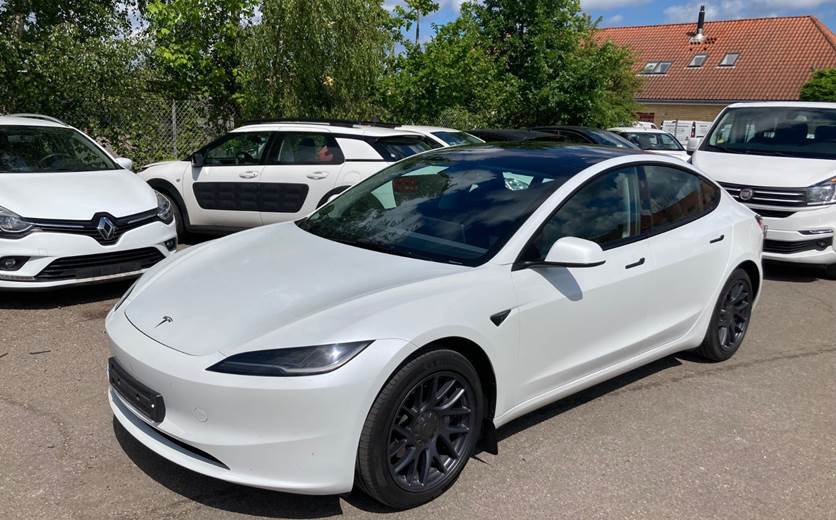 Tesla Model 3 RWD