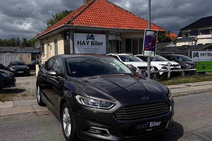 Grå Ford Mondeo fra 2016