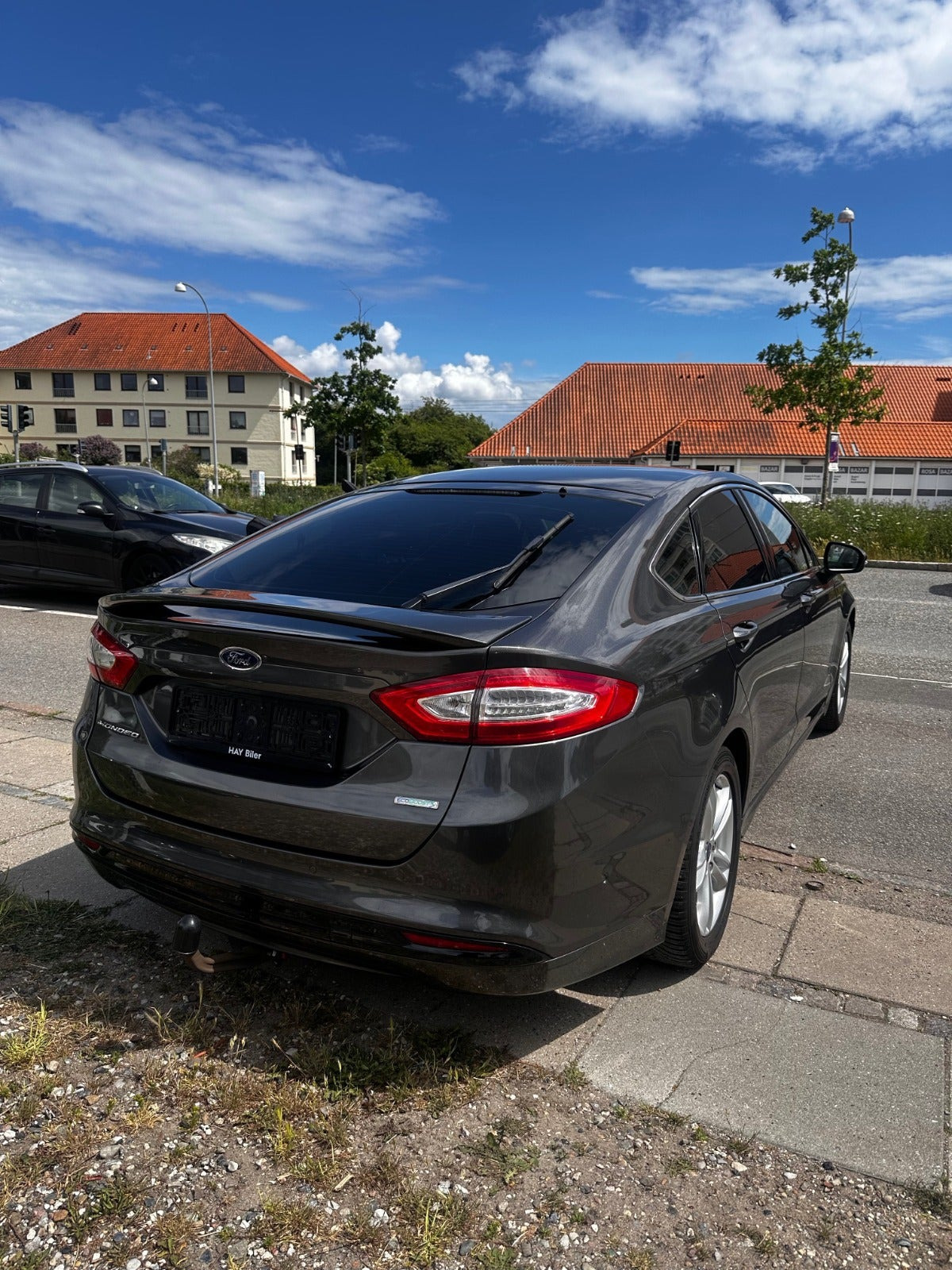 Grå Ford Mondeo fra 2016