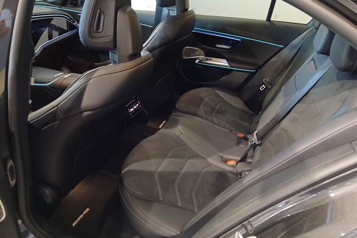 Grå Mercedes E300 e fra 2024
