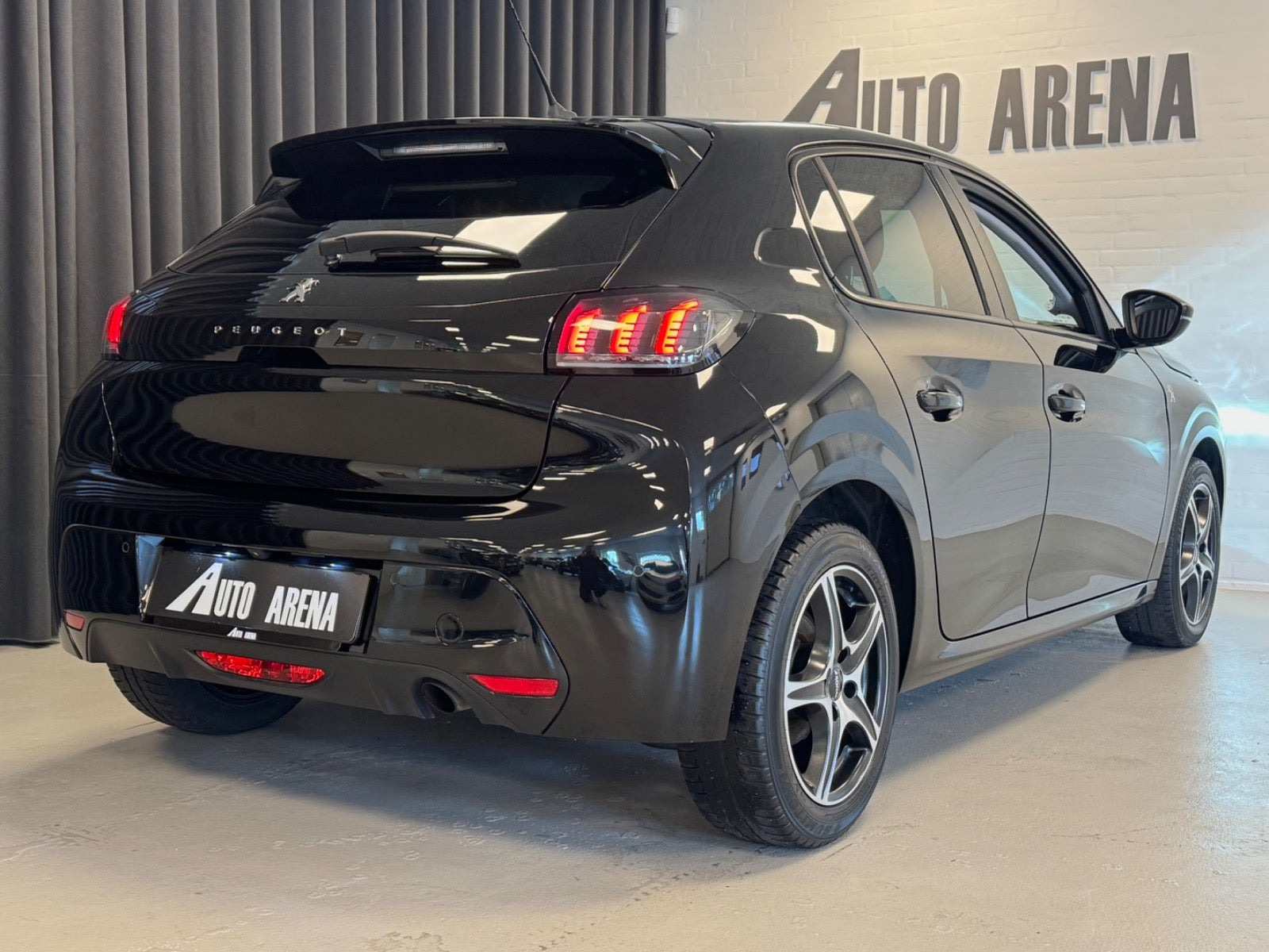 Sort Peugeot 208 fra 2020