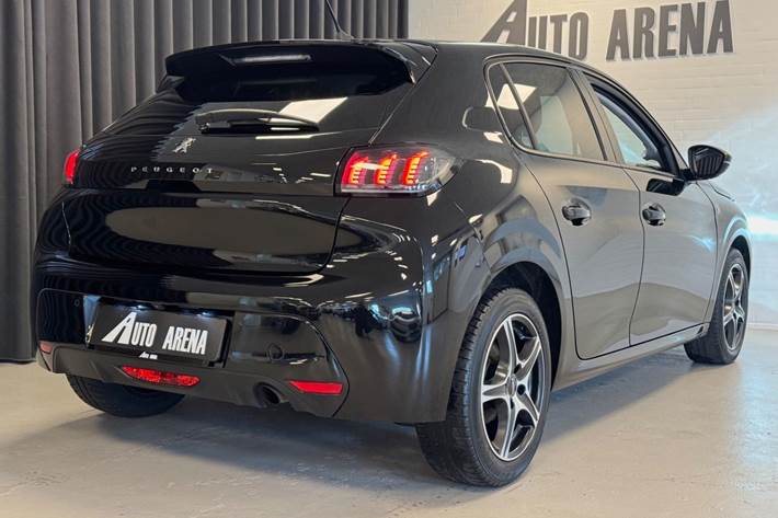 Sort Peugeot 208 fra 2020