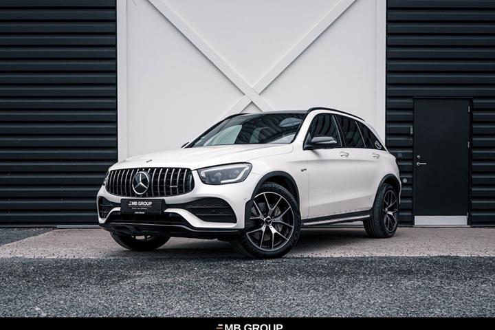 Gul Mercedes GLC43 fra 2020 set udefra