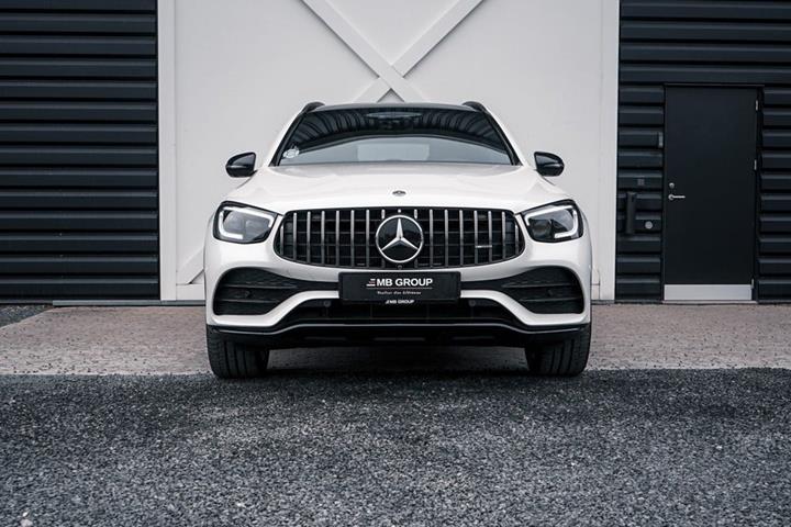 Gul Mercedes GLC43 fra 2020