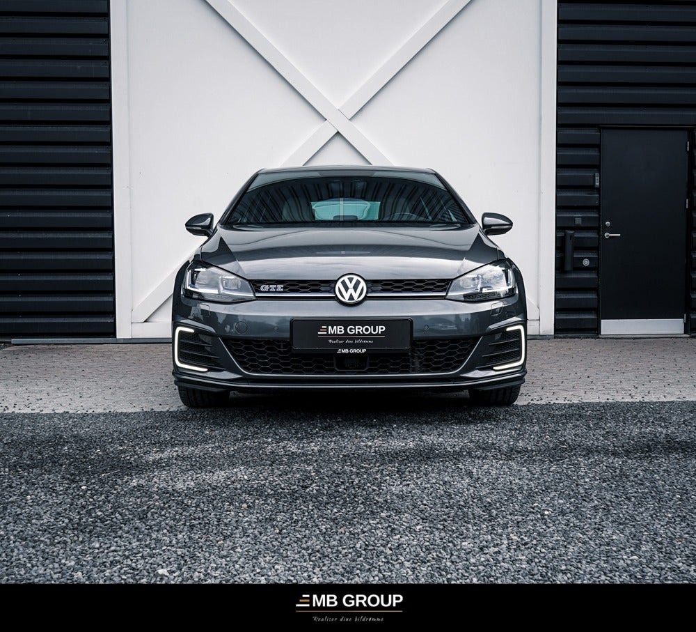 Gul VW Golf VII fra 2020