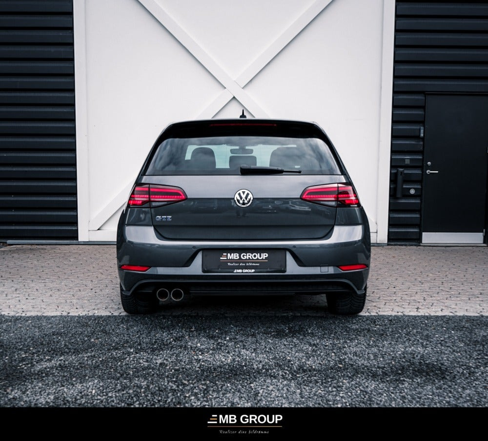 Gul VW Golf VII fra 2020