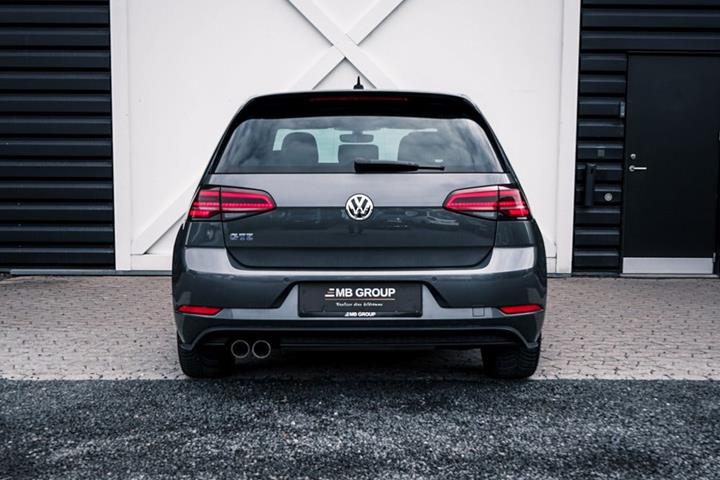 Gul VW Golf VII fra 2020
