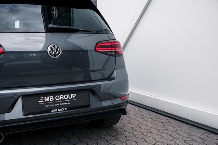 Gul VW Golf VII fra 2020