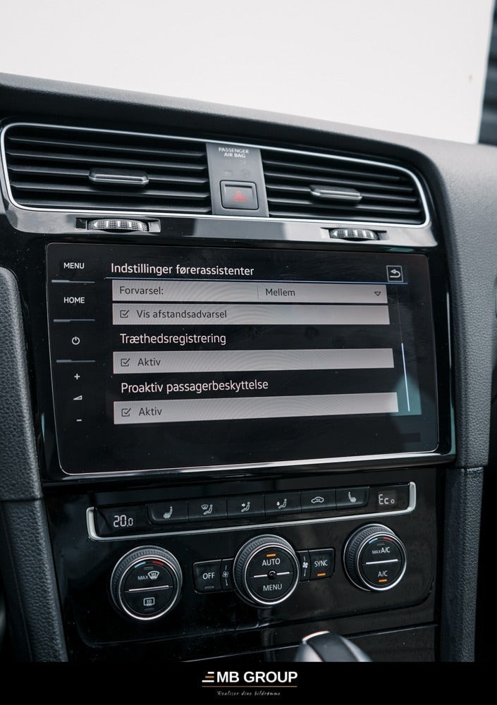 Gul VW Golf VII fra 2020