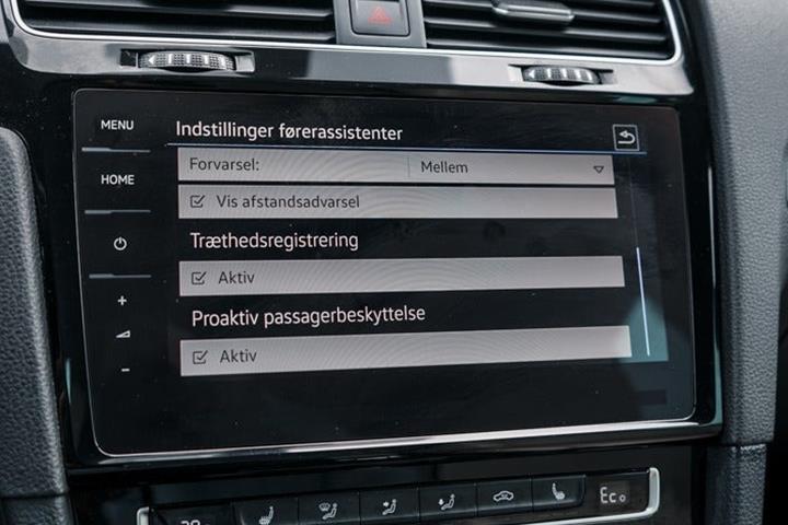 Gul VW Golf VII fra 2020
