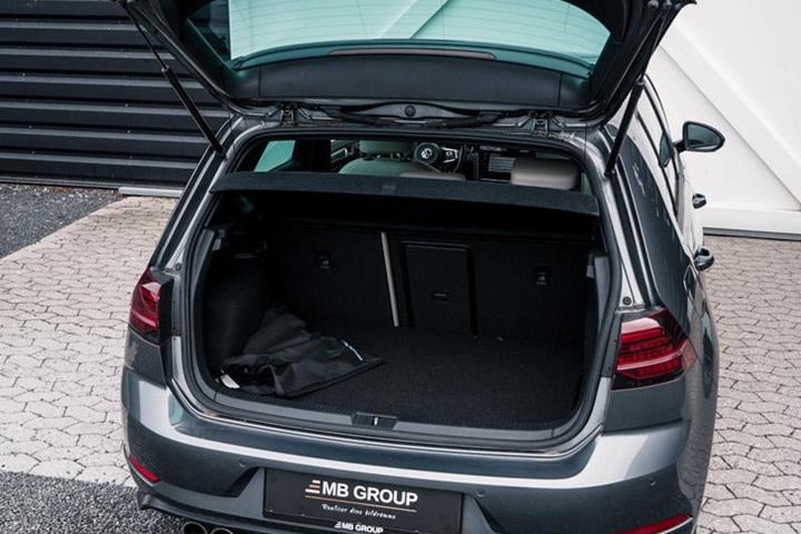 Gul VW Golf VII fra 2020