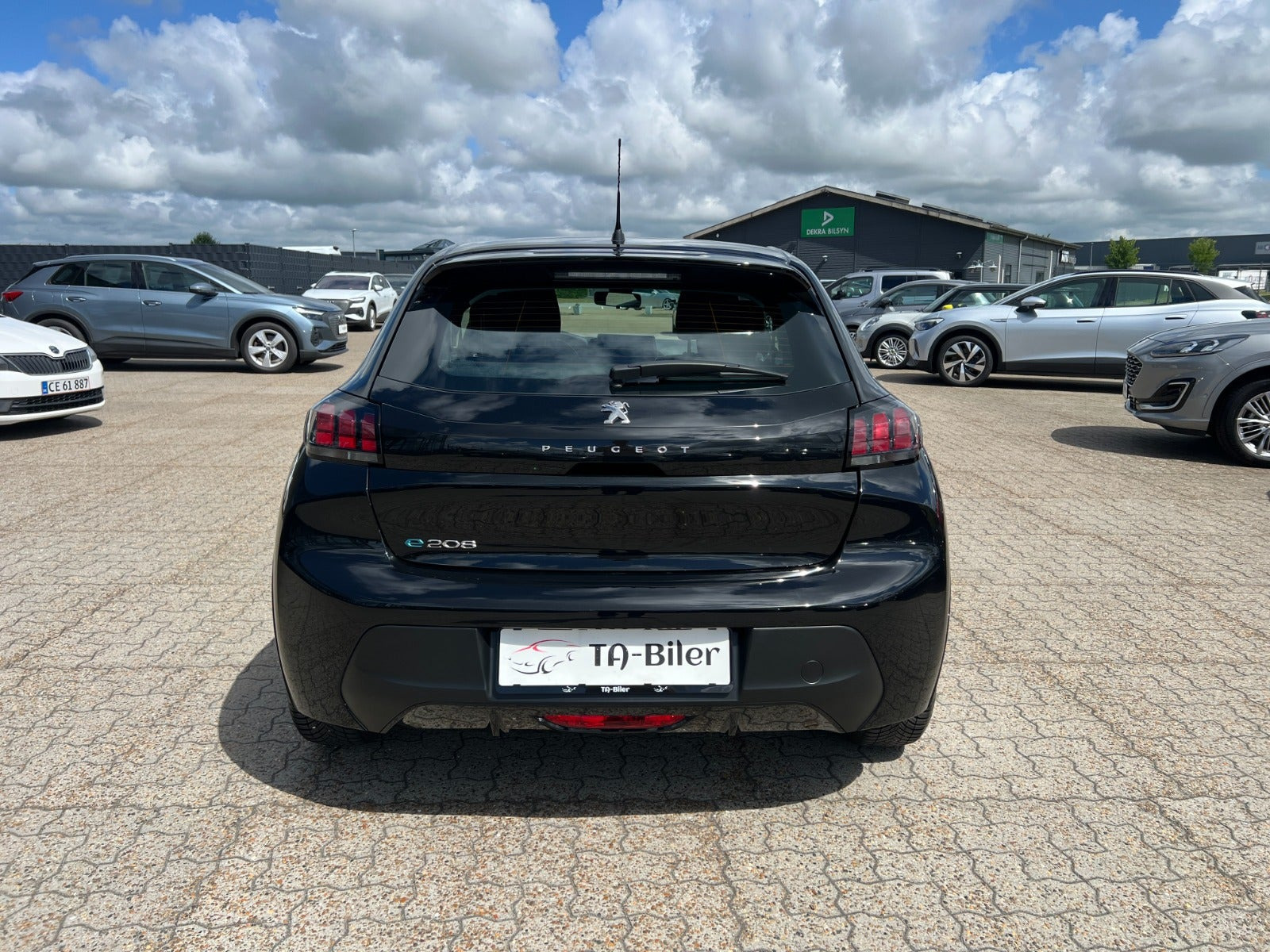 Sort Peugeot e-208 fra 2022