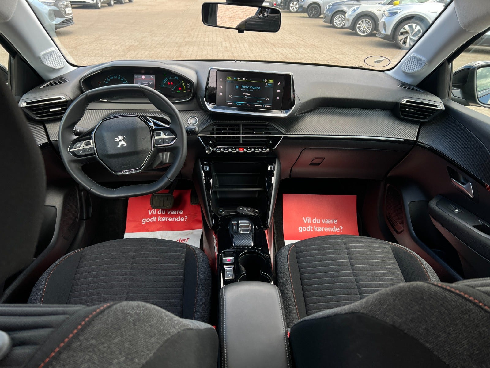 Sort Peugeot e-208 fra 2022