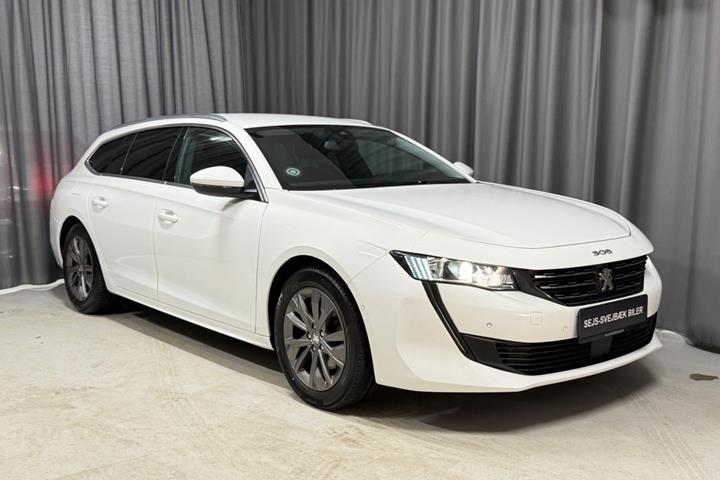Hvid Peugeot 508 fra 2020 set udefra