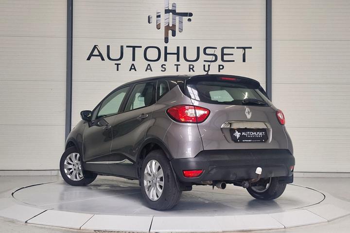 Grå Renault Captur fra 2016