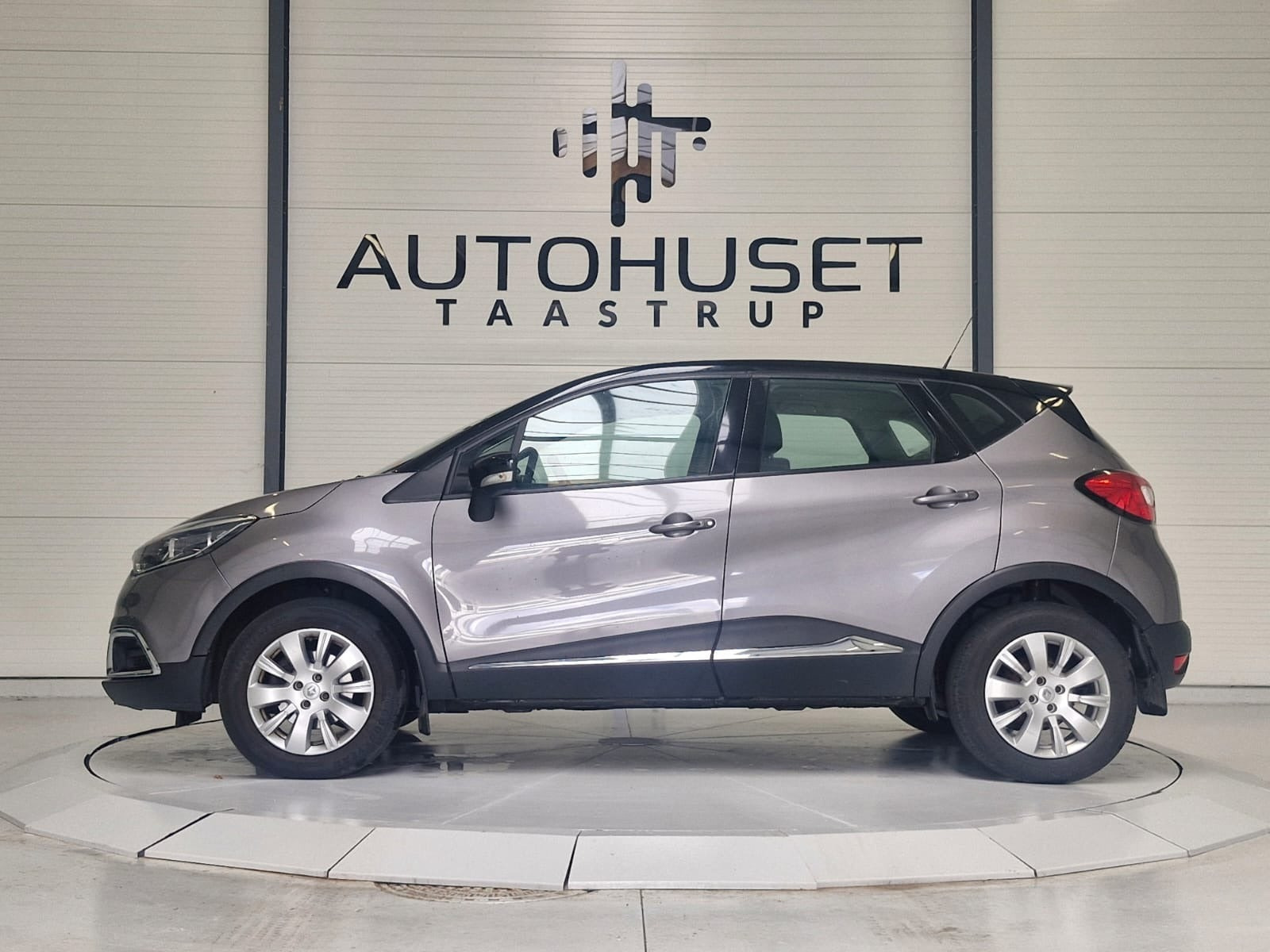 Grå Renault Captur fra 2016