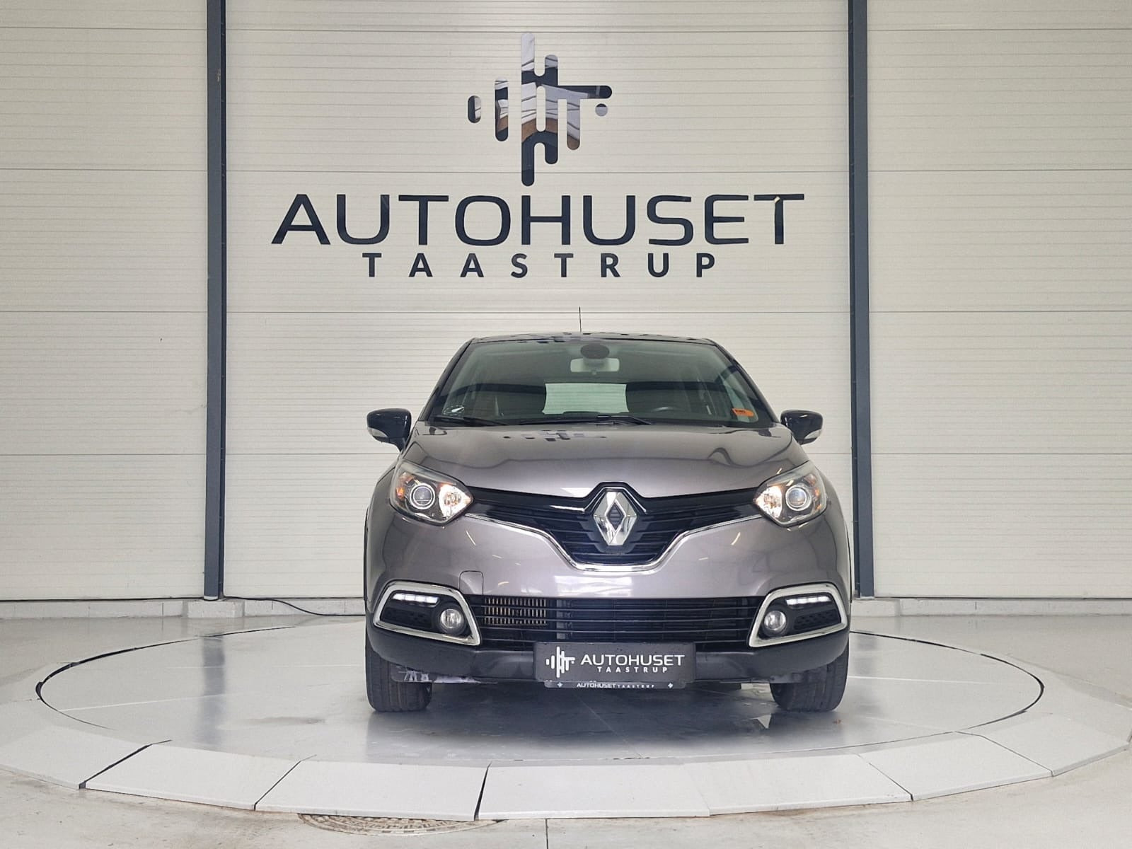 Grå Renault Captur fra 2016