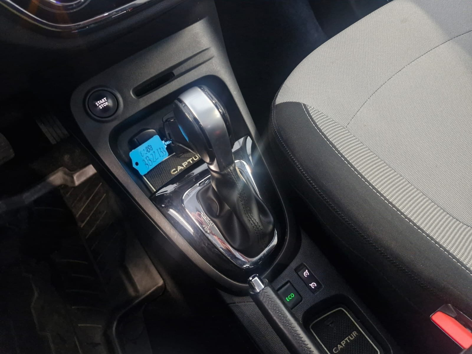 Grå Renault Captur fra 2016