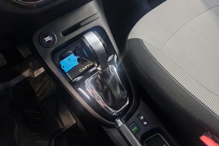 Grå Renault Captur fra 2016