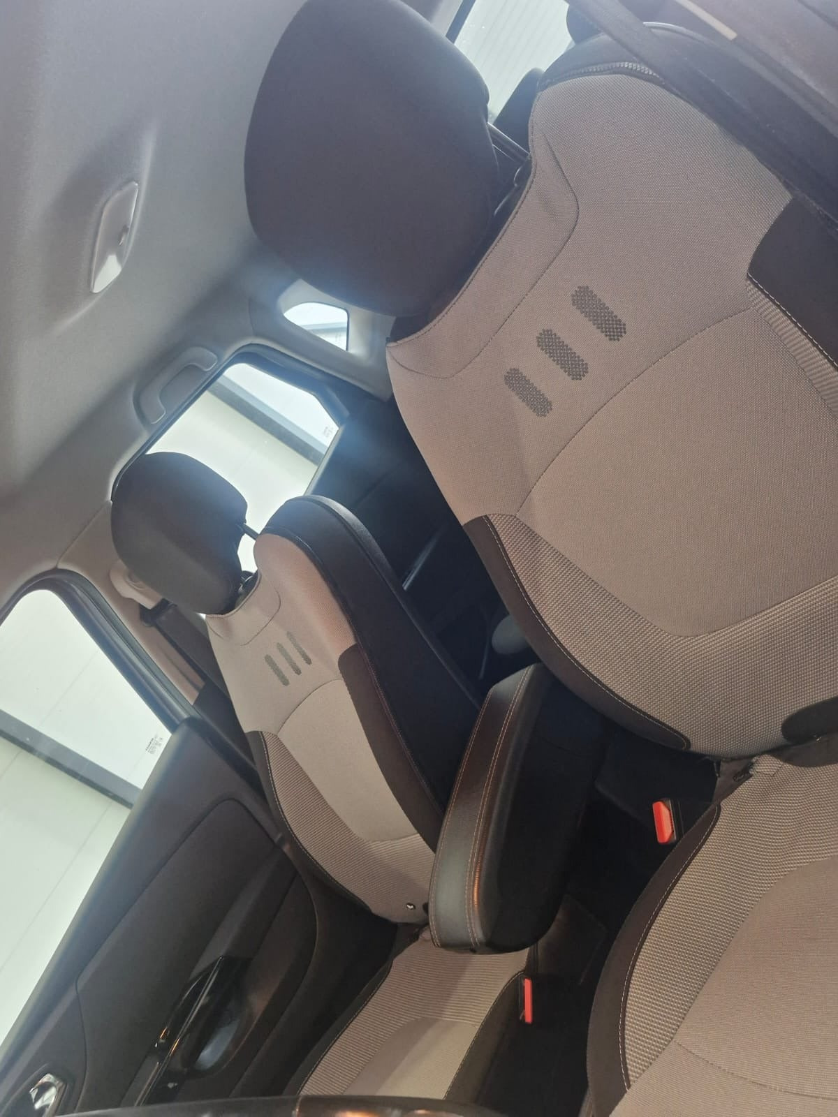 Grå Renault Captur fra 2016