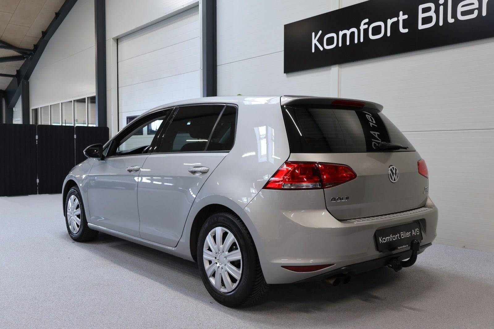 Grå VW Golf VII fra 2013