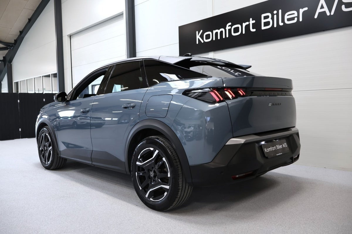 Blå Peugeot e-3008 fra 2025