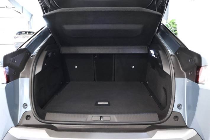Blå Peugeot e-3008 fra 2025