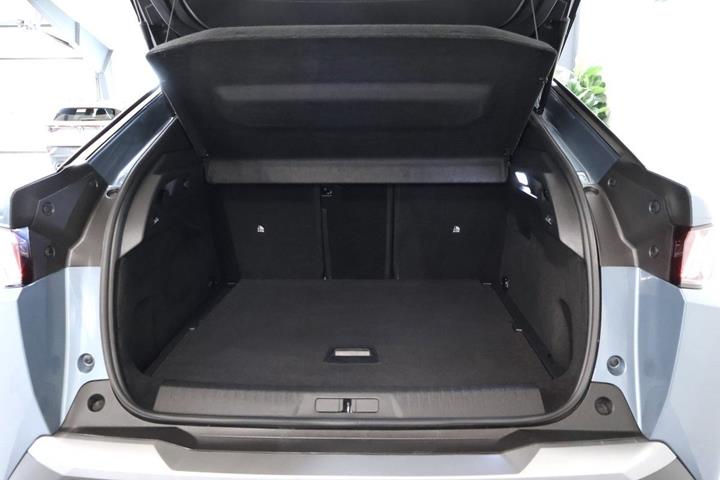 Blå Peugeot e-3008 fra 2025
