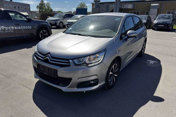 Sølv Citroën C4 fra 2018 set udefra