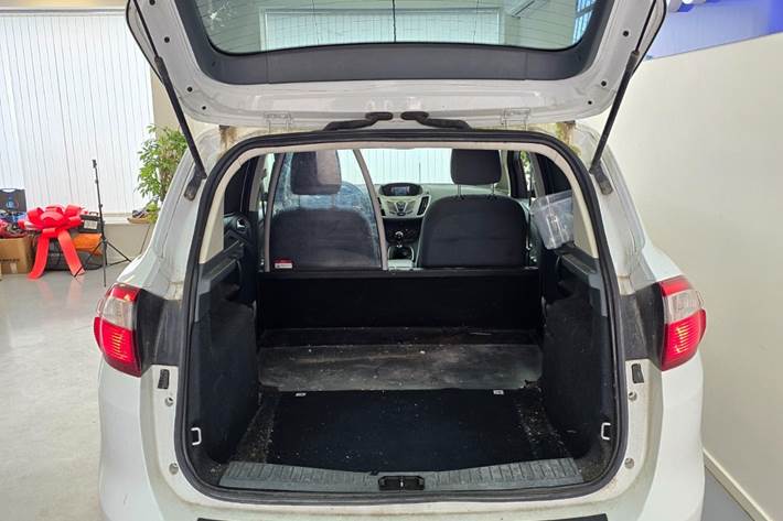 Hvid Ford C-MAX fra 2015