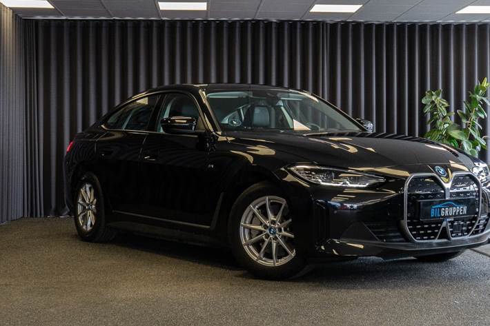 Sort BMW i4 fra 2023