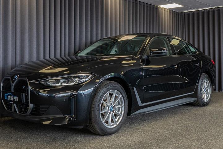 Sort BMW i4 fra 2023