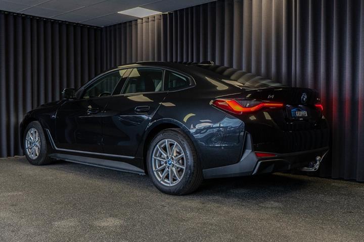 Sort BMW i4 fra 2023