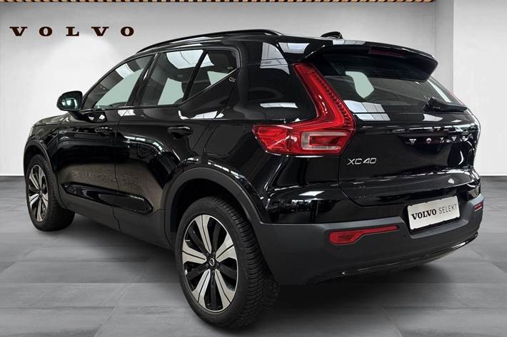 Beige Volvo XC40 fra 2023