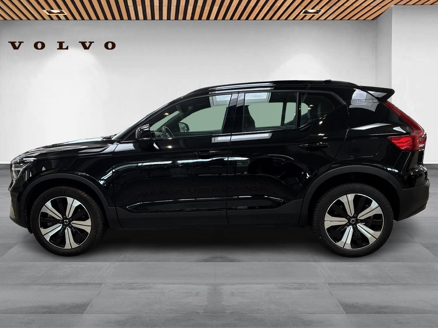 Beige Volvo XC40 fra 2023