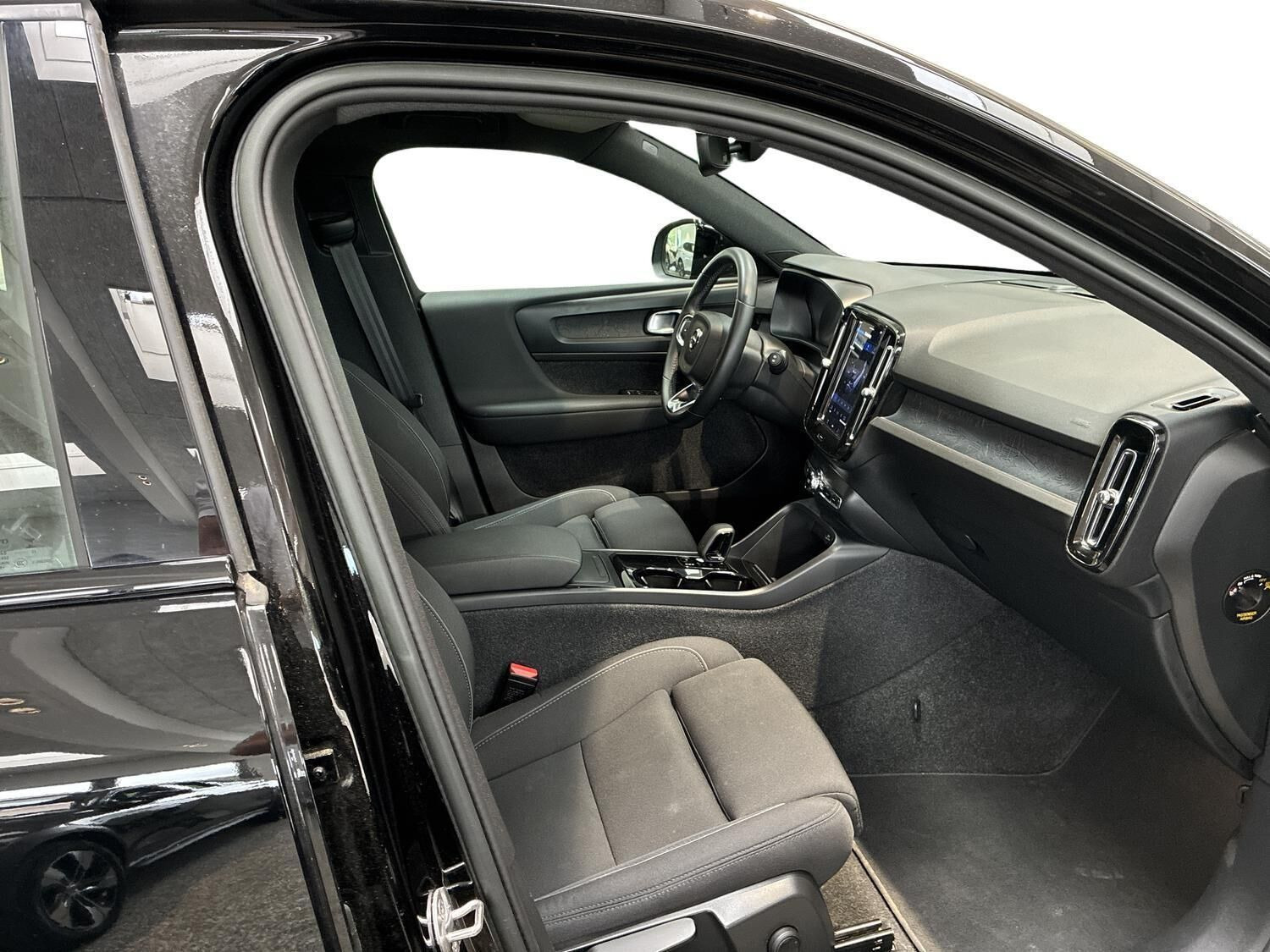 Beige Volvo XC40 fra 2023