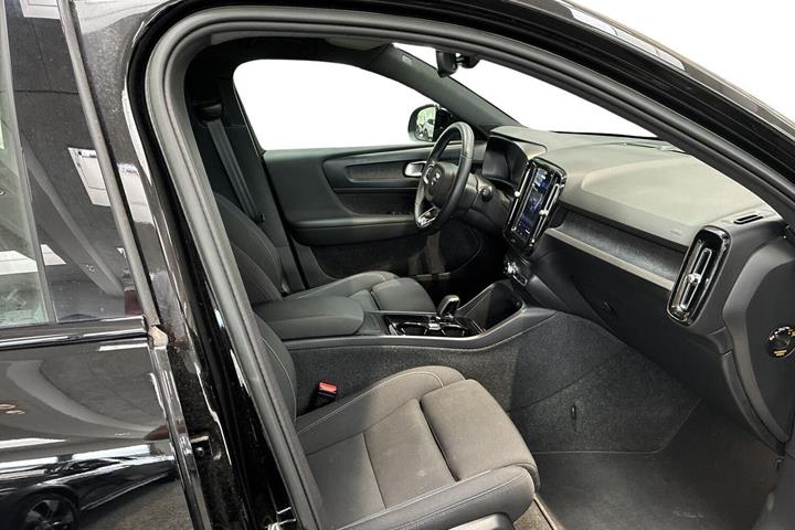 Beige Volvo XC40 fra 2023