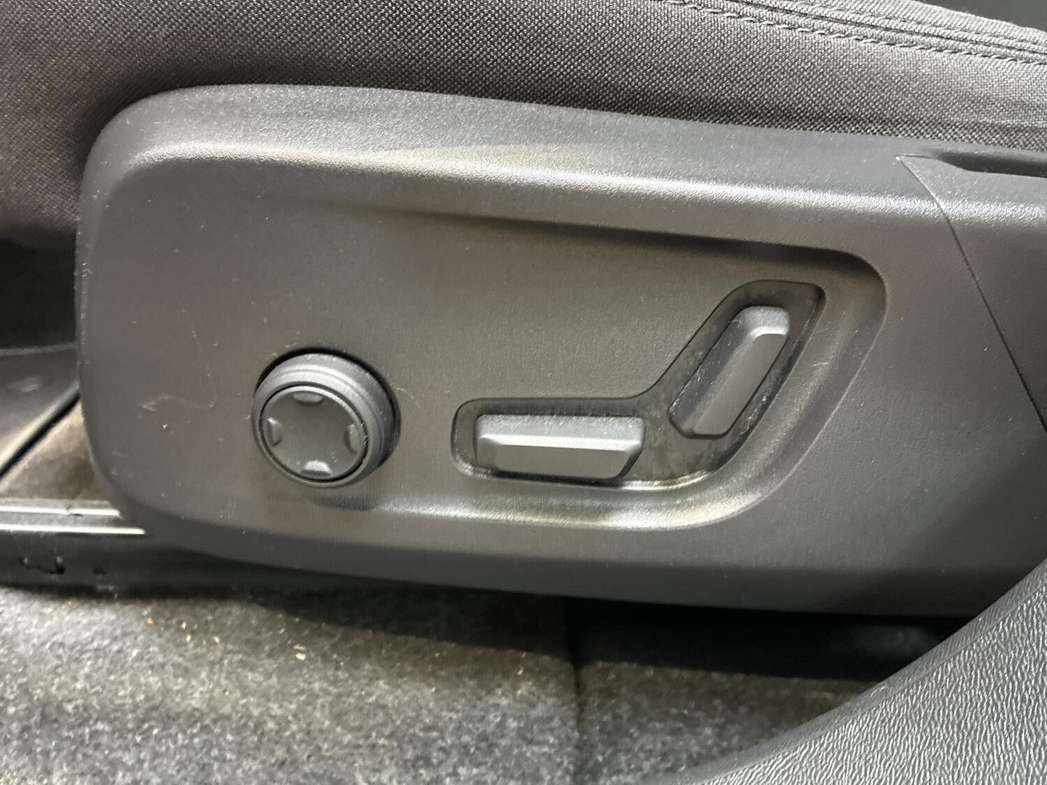 Beige Volvo XC40 fra 2023