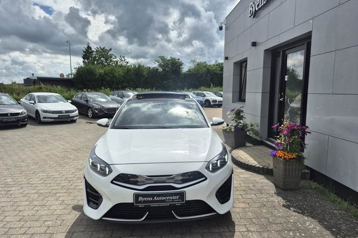 Hvid Kia Ceed fra 2022