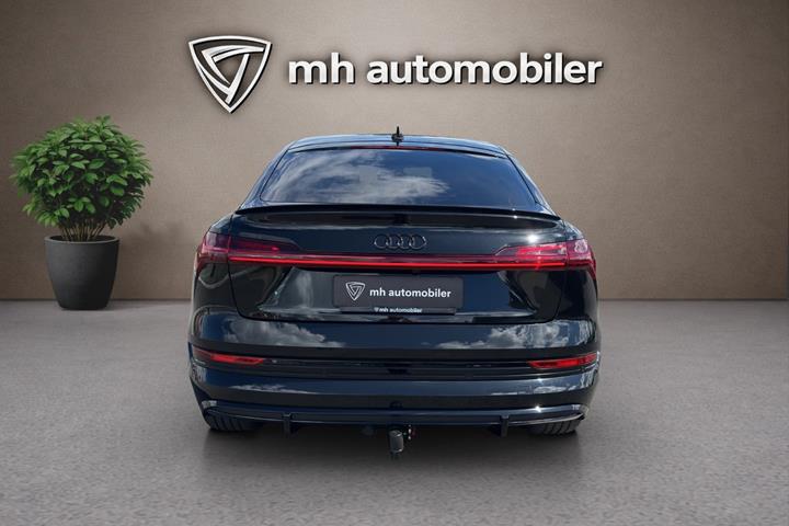 Sort Audi e-tron fra 2023