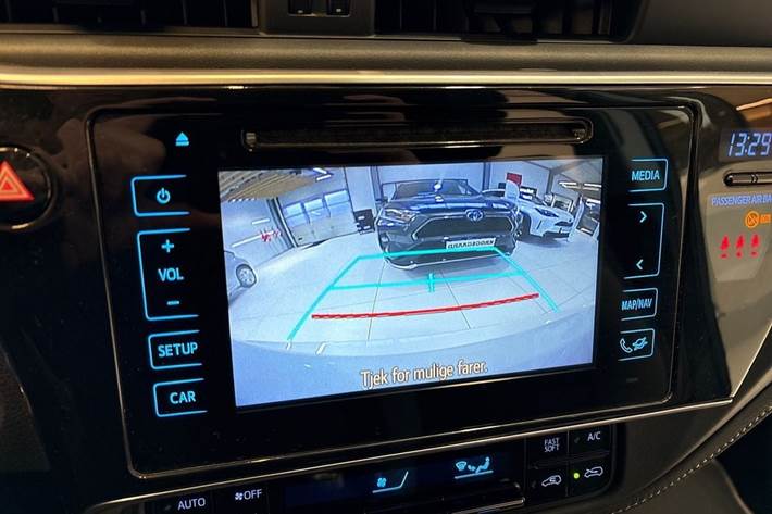 Hvid Toyota Auris fra 2015