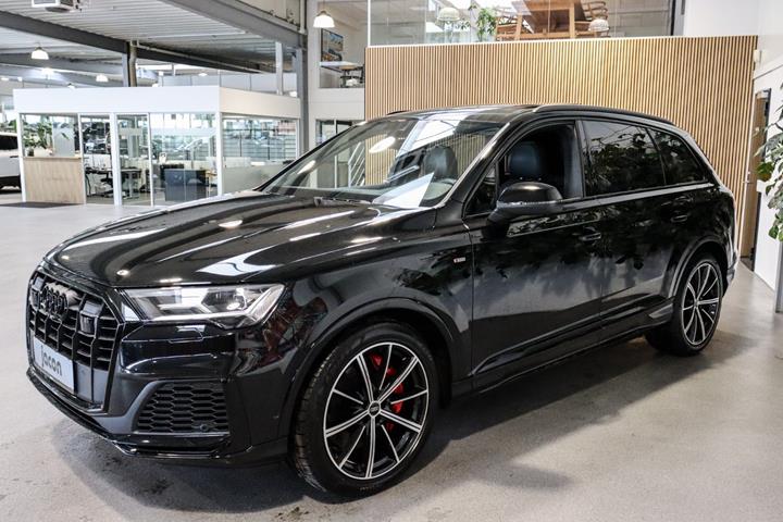 Sort Audi Q7 fra 2022