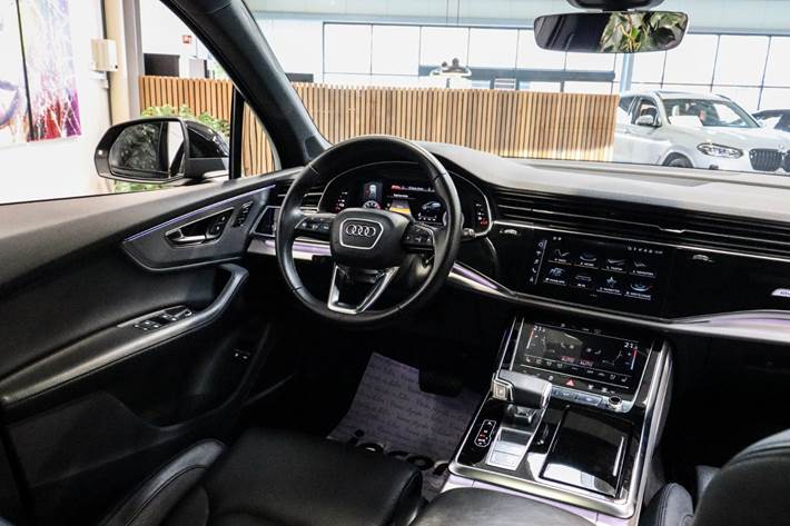 Sort Audi Q7 fra 2022