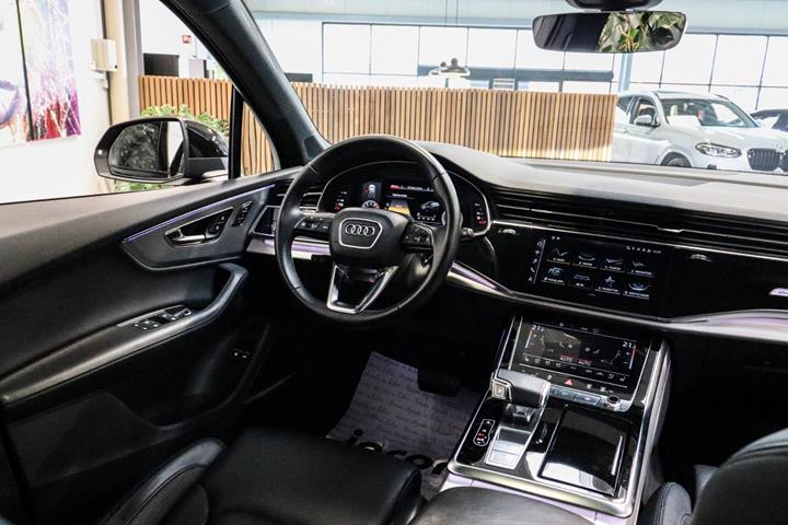 Sort Audi Q7 fra 2022