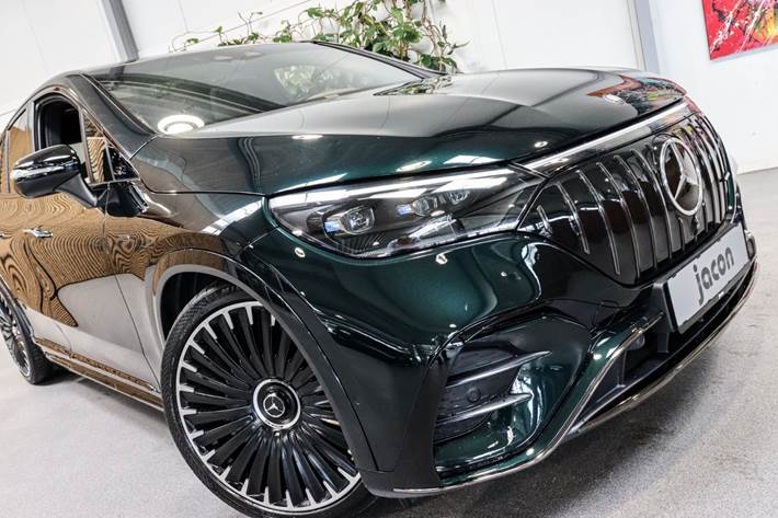 Grøn Mercedes EQE53 SUV fra 2023