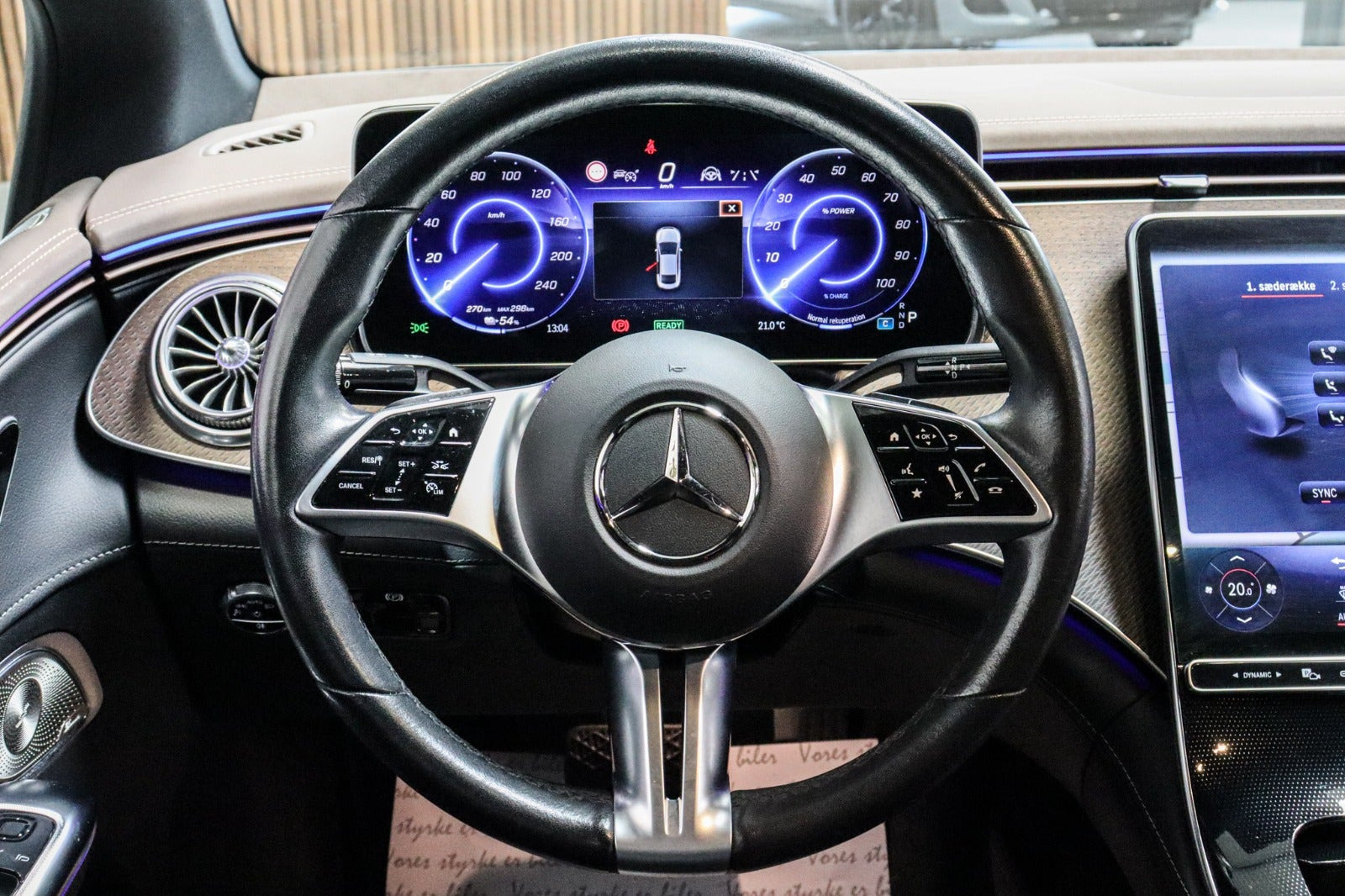 Grå Mercedes EQE350 fra 2022