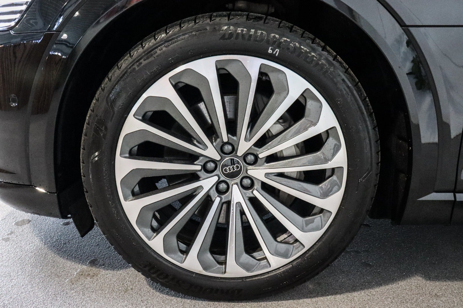 Sort Audi Q8 e-tron fra 2023