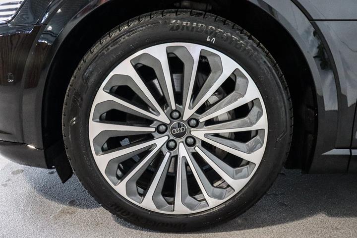 Sort Audi Q8 e-tron fra 2023
