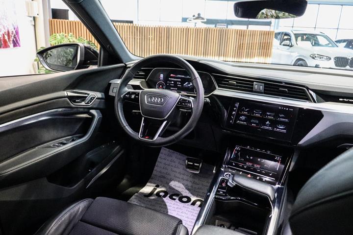 Sort Audi Q8 e-tron fra 2023